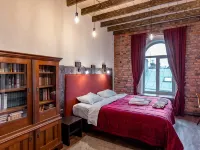 Bronza Living Quarters Hotel berhampiran Jambatan Istana