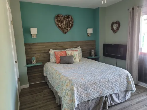 "Forget About It" Guest Suite- 300 STEPS TO BEACH! With pool - Condos