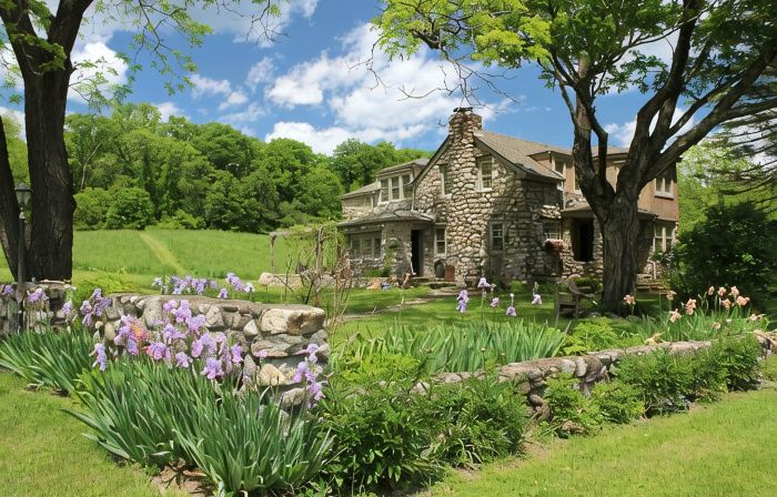 Lavender Hill Estate, Private 37 acres,1.5 hour from NYC, Heated Pool, Jacuzzi,