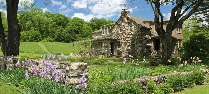 Lavender Hill Estate, Private 37 acres,1.5 hour from NYC, Heated Pool, Jacuzzi, Hotels in Ulster County
