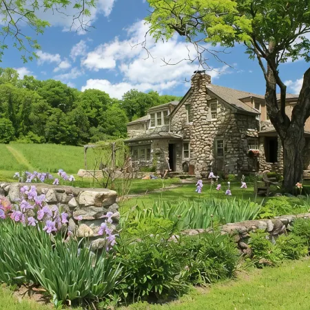 Lavender Hill Estate, Private 37 acres,1.5 hour from NYC, Heated Pool, Jacuzzi,
