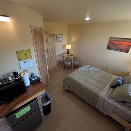 SANDPIPER  STUDIO, BEACH WALK INNRENT ALONE ORADD AS ACCESS TO THE BEACH SUITE