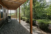 Log Cabin Near Lake Lure, Tryon, and Asheville! - Chalets