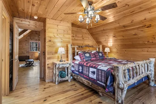 Riverside Retreat with Hot Tub, Firepit, Dog Friendly, Fireplace, Pool - Alphydda