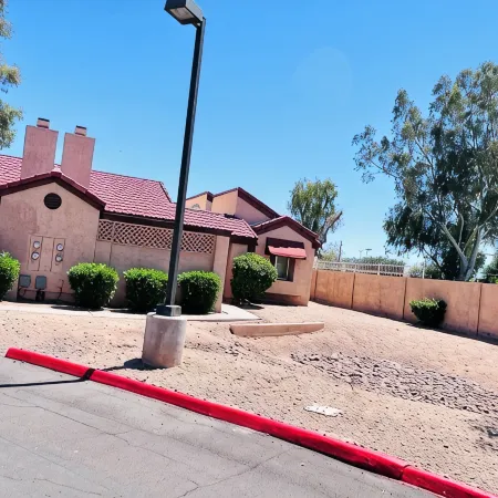 Tempe town house near ASU. only 2 miles away.