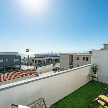Luxury Beachside Gem + Walk to Beach + Ocean Views