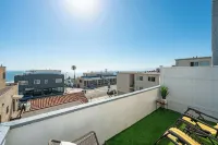 Luxury Beachside Gem + Walk to Beach + Ocean Views
