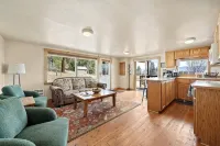 Outdoor adventures all around this comfy home with stunning views prime location - 3 tähden