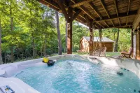 Creekside Cabin Retreat - Hot Tub, Treehouse, Fire Pit, Near Lost River WV