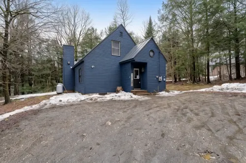 Charming 3-bedroom cabin w/ fire place