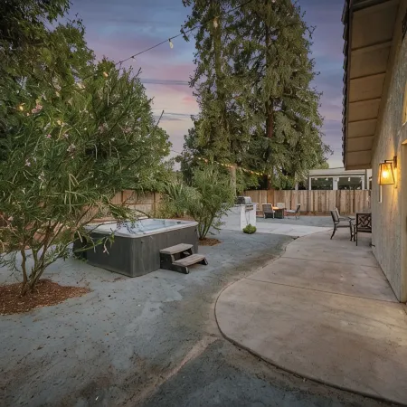 Relax & Play in Clovis! 4BR w/ Hot Tub, Game Room, Firepit, Close to Hospitals Отели в г. Кловис