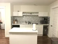 Stylish 1BR unit in Bedford, only 15 min to downtown Halifax. Near shopping area - Bungalows