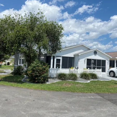 Refurbished villa with golf cart, great location, corner lot