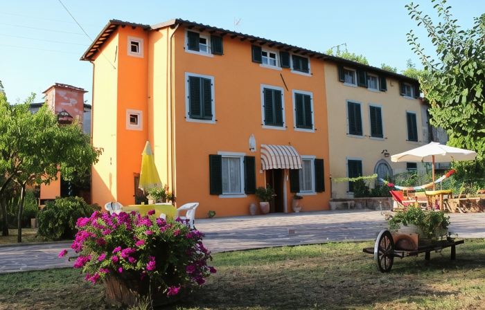 Bed & Breakfast Lucca Fora