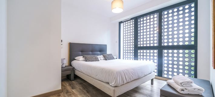 Architect-designed house in Tours center garden terrace, A/C, parking Hotels in Tours