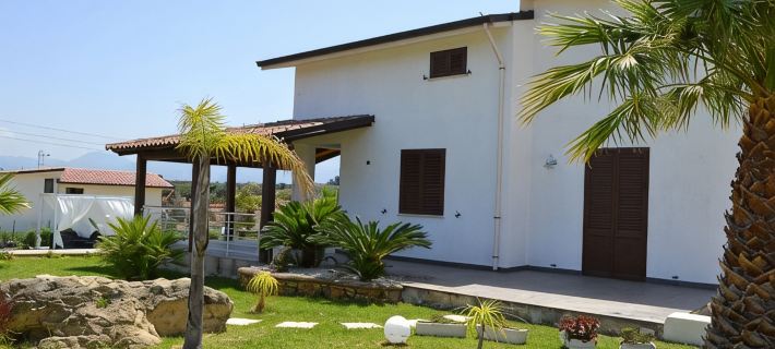 GIUSEPPE HOUSE WITH PRIVATE POOL Hotels in Balestrate