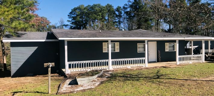 Newly Renovated Lake House with Large Dock-Fire pit-fish cleaning station Hotels in Sabine Parish