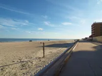 Water & Sunset Views! Easy Walk to the Beach 3 BR 2.5 BTH With Garage, Sleeps 8 - 按摩浴池