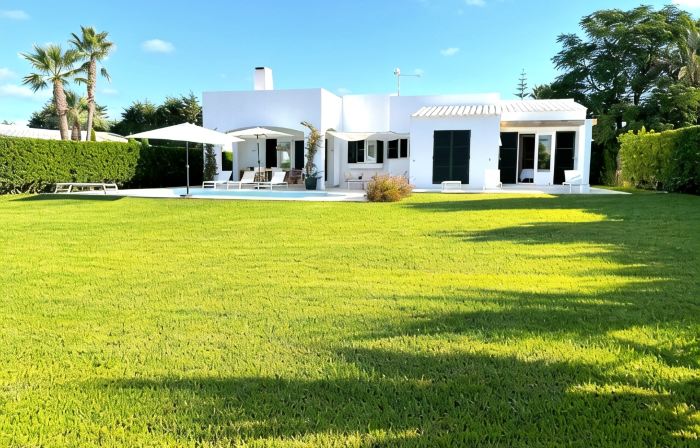 BEAUTIFUL LUXURY POOL VILLA IN BINIBECA.