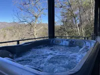 Secluded mountain top luxury getaway in the Nantahala National Forest! - 4성급