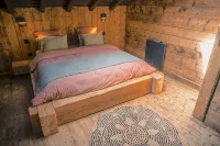 Magnificent chalet on a green island. 2 ponds, private sauna and jacuzzi