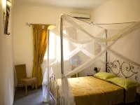 Somone: large air-conditioned villa with swimming pool, 10 people *, between Sea and Lagoon Hotele w: Somone