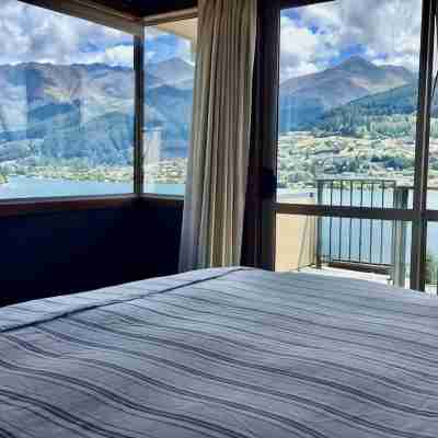 KELVIN HEIGHTS, QUEENSTOWN - lake views, sunny Rooms