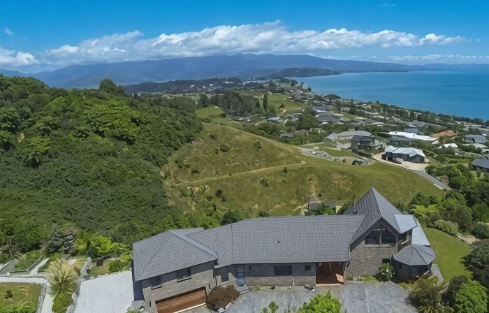 Beau Vista Pohora - views to die for!
