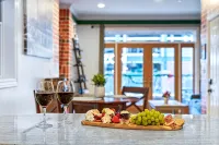 Wrigley Field Rooftop Apartment! - Cubs Season Open - Jacuzzi