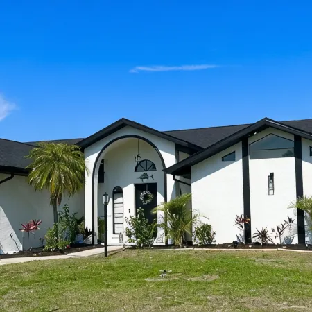Sun-Drenched Waterfront Escape Private Pool & Prime Location