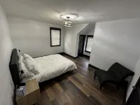 Roomy 5BR 1/4 mile from Main St - Wifi