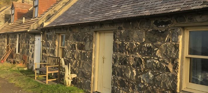 Charming fishermans’ cottage in picturesque Crovie Hotels in Banff
