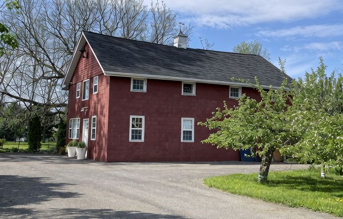 Charming Barn Studio - Sleeps 4