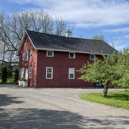 Charming Barn Studio - Sleeps 4