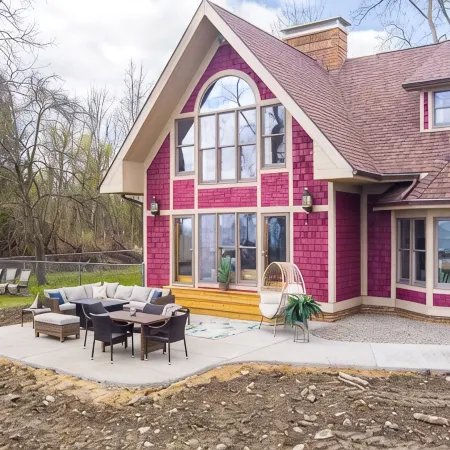 Shorewood Retreat Fall & Winter  - Lakefront Home Harbor Beach, MI