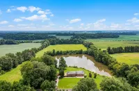 Pet Friendly Lake House with King Master Suite - Homestays