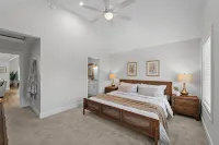 NEW Retreat with Pool, Hot Tub, and Premium Amenities! NEXT to 'Park and Paddle' - Private Pools