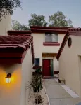Newly remodeled modern townhouse -15 minutes from Honeymoon Island.