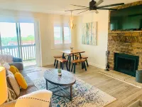 Riley's Retreat - Resort Pool/HotTub/Ski/Sled/Tube