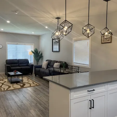 Exquisite 3 BR Villa with Double Garage-King Bed