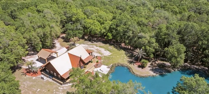 2 story Florida Cypress Cabin Hotels in Suwannee County