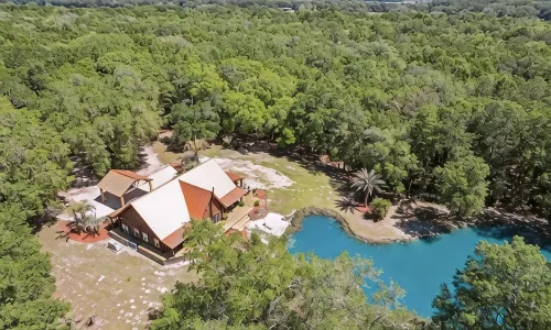 2 story Florida Cypress Cabin - Wifi
