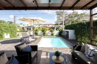 Modern Stylist 3 BR Beach House, w/Private Pool & Fast WiFi. - Bungalow
