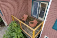 Hidden Gem! Large 3BR Condo, minutes to Pleasant Mtn! 40 Minutes to Sunday River - Wi-Fi