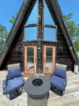 Secluded cabin on the water with jetski, hottub & kayak! Pets OK & early checkin - 4-نجوم