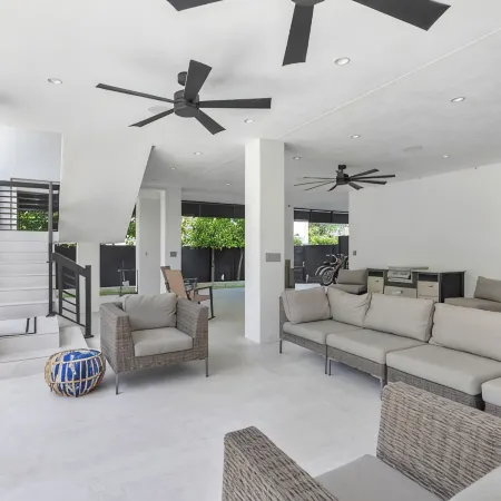 New!Luxurious & spacious waterfront 4 bedroom house in Marathon with endless fun
