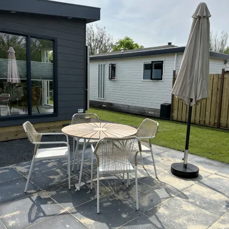 Nice and new cozy furnished chalet for 4 people, 800 meters from the beach. Hotels in Petten