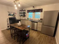 Charming 1940’s Ronda House Wilkes County NC Stone Mountain , wineries , NASCAR - Homestays