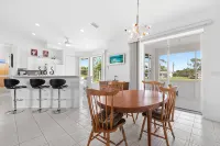 Cheerful & Vibrant Home Near Mineral Springs - Homestays