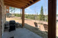 Super Ski Pad - True Ski-in/Ski-Out Retreat. Private Hot Tub. Walk to Adventure - อ่างจากุชชี่